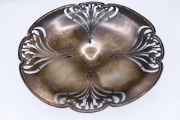 An Art Nuveau silver dish by Sibray Hall & Co, 1901, with pierced decoration. Dia.20cm. Weight