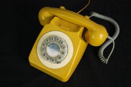 A retro styled telephone. H.12 W.14 D.20cm.