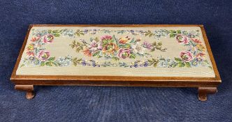 A Georgian style mahogany long footstool. H.20 W.99 D.36cm