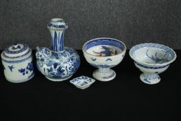 A miscellaneous collection of Chinese blue and white porcelain. H.22cm. (largest).