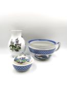 A Corona Ware 'Chantilly' pattern wash basin and soap dish with cover, along with a Royal