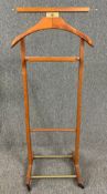A vintage beech framed Brevettato gentleman's valet stand. H.107cm