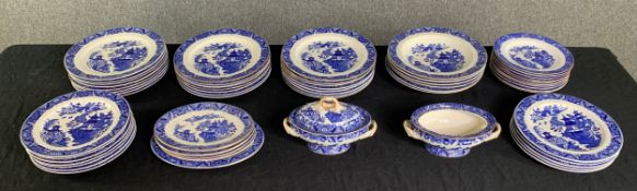 A collection of Royal Worcester blue and white willow pattern dinner plates etc. Dia.26cm (largest)