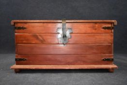 A 19th century style pine trunk or storage box. H.47.5 W.92 D.87.5cm