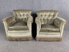 Armchairs, a pair in deep buttoned velour. H.76 W.78 D.77cm