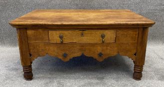 An oak coffee table fitted with frieze drawer. H.48 W.107 D.98cm