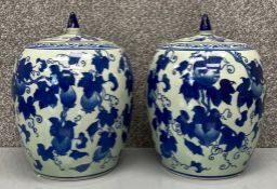 A pair of Chinese blue and white ginger jars from The Ashmolean Museum, Oxford. H.28cm (each)