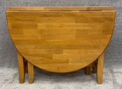A contemporary oak drop leaf table with a gateleg action. H.76 W.31 (148 extended) D.92cm