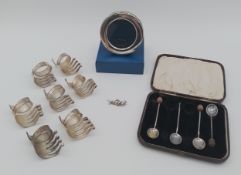 A collection of silver and silver plated items to include a 925 silver fish brooch, a silver picture