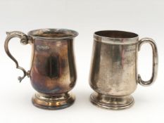 Two silver tankards, each bearing an English hallmark. H.11cm (largest) Weight: 407g.