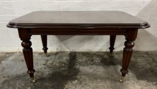 A William IV style mahogany extending dining table with two extra leaves and winding handle. H.78