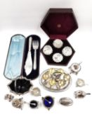 A miscellaneous collection of silver plate to include a boxed knife and fork, a boxed set of cut
