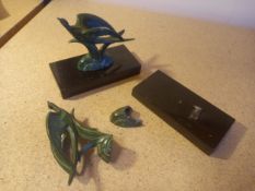 A pair of Art Deco painted metal stylised birds on stone plinth bases. H.13cm. (One damaged a
