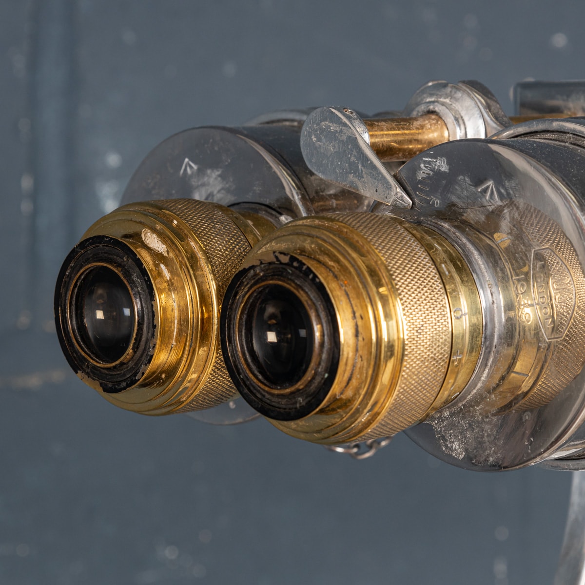 A SET OF 20TH CENTURY ENGLISH POLISHED OBSERVATION BINOCULARS BY ROSS c.1940 - Image 11 of 20