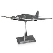 A MID 20TH CENTURY POLISHED ALUMINIUM MODEL OF A BOMBER AIRPLANE c.1950