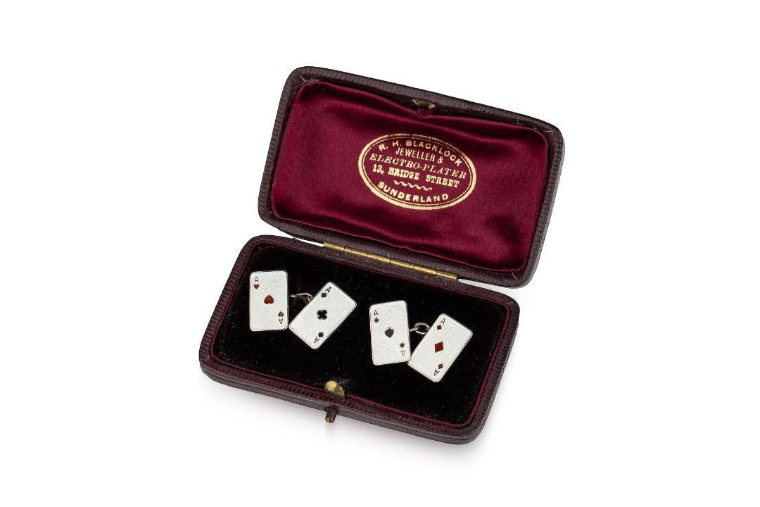 A PAIR OF 1920'S SILVER AND ENAMEL PLAYING CARD CUFFLINKS, LANGSTONE c.1920 - Image 2 of 3