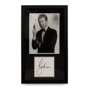 AN ORIGINAL ROGER MOORE SIGNATURE AND PHOTOGRAPH