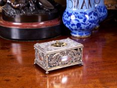 A LATE 19TH CENTURY GERMAN SILVER AND GEM SET SINGING BIRD BOX