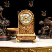 A FINE LATE 19TH CENTURY BOULLE STYLE TORTOISESHELL AND ORMOLU MANTEL CLOCK