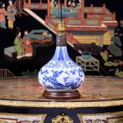 AN 18TH CENTURY CHINESE PORCELAIN VASE CONVERTED TO A LAMP