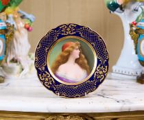 A FINE 19TH CENTURY VIENNA PORCELAIN PLATE