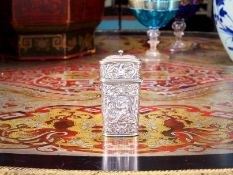 AN 18TH CENTURY SILVER ETUI NECESSAIRE WITH COMPLETE INTERIOR a