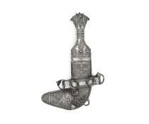 A LATE 19TH / EARLY 20TH CENTURY OMANI JAMBIYA (DAGGER)
