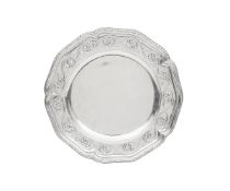 A STERLING SILVER SALVER MARKED FOR THE GOLDSMITH'S & SILVERSMITHS COMPANY