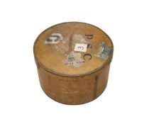 A LARGE EARLY 20TH CENTURY WOODEN HAT BOX