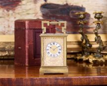 A LATE 19TH CENTURY FRENCH LACQUERED BRASS CARRIAGE CLOCK WITH REPEAT