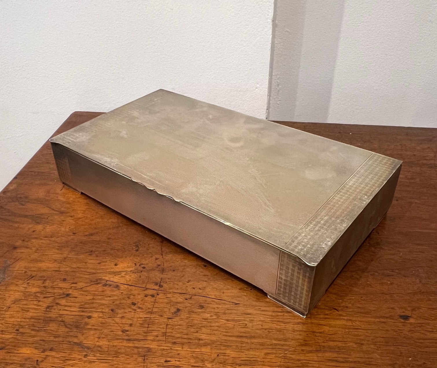 A GEORGE V PERIOD STERLING SILVER CIGAR HUMIDOR, LONDON, 1930 - Image 2 of 4