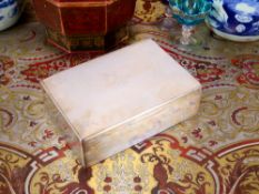 A GEORGE V PERIOD STERLING SILVER HUMIDOR, C. 1934, GOLDSMITHS & SILVERSMITHS CO. LTD.