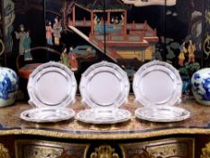 PAUL STORR: A SET OF TWELVE STERLING SILVER DINNER PLATES, C. 1817
