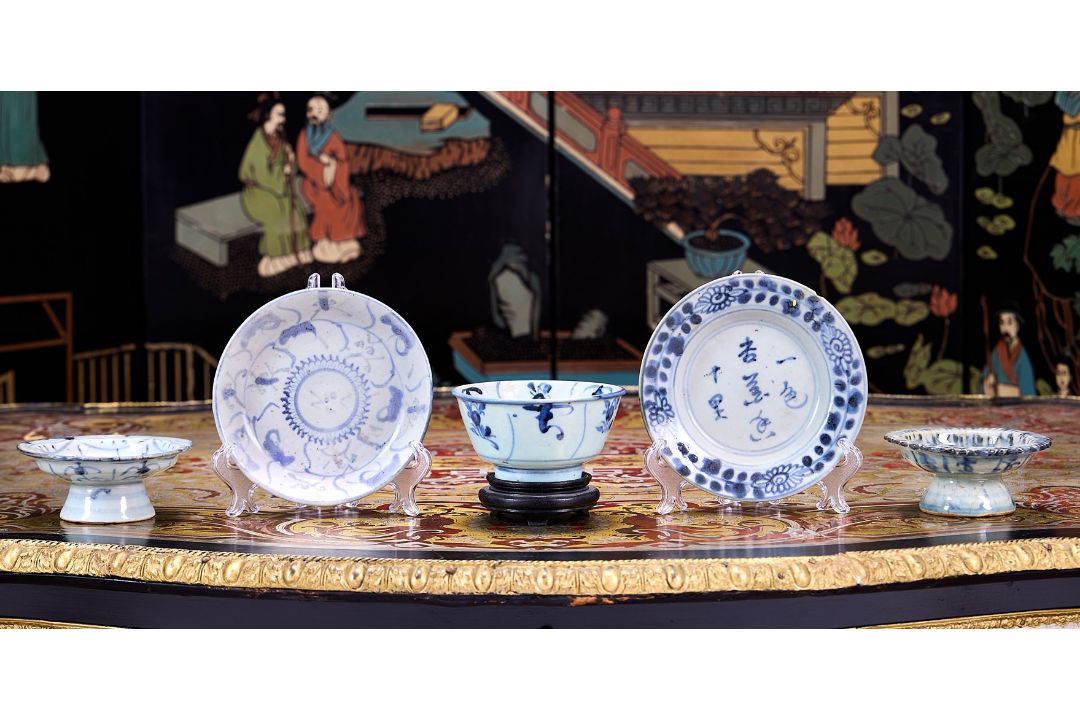 A GROUP OF 18TH / 19TH CENTURY CHINESE PROVINCIAL PORCELAIN DISHES