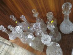A COLLECTION OF MODERN AND ANTIQUE DECANTERS (12)