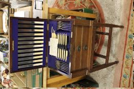 AN EDWARDIAN MAHOGANY CANTEEN OF WALKER & HALL CUTLERY