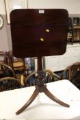 AN ANTIQUE MAHOGANY TILT TOP PEDESTAL TABLE