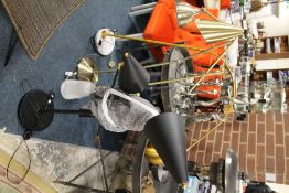 A COLLECTION OF FOUR MODERN ASSORTED STANDARD/SPOT LAMPS A/F