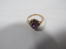 A HALLMARKED 9CT GOLD DRESS RING