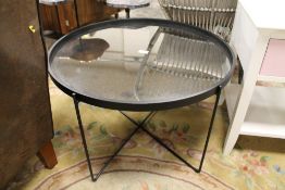 A MODERN MIRRORED CIRCULAR COFFEE TABLE