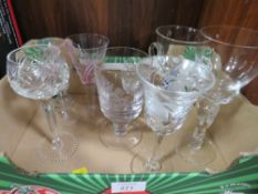 A TRAY OF ASSORTED GLASSWARE TO INCLUDE A TWIN HANDLE LANGHAM GLASS TANKARD WITH SWIRL EFFECT STEM