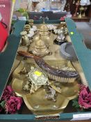 A TRAY OF COLLECTABLE'S TO INCLUDE DESK STAND, CRUMB TRAY, BRASS WARE ITEMS ETC