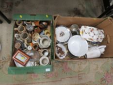 TWO TRAYS OF CERAMICS TO INCLUDE ROYAL ALBERT OLD COUNTRY ROSES TRAY AND NAPKIN RINGS