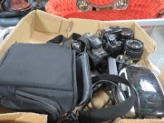 A QUANTITY OF PHOTOGRAPHIC EQUIPMENT TO INCLUDE CAMERAS AND LENSES A/F