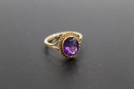 A HALLMARKED 9 CARAT GOLD AMETHYST DRESS RING approx weight 2.8g