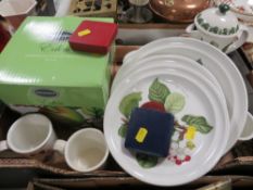 A TRAY OF PORTMEIRION TO INCLUDE POMONA PLATES, MUGS ETC