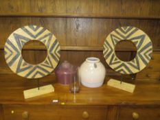 A PAIR OF MODERN TABLE ORNAMENTS TOGETHER WITH A LARGE VASE ETC (5)