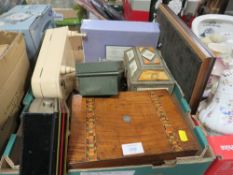 A TRAY OF COLLECTABLE BOXES TO INCLUDE A COLOURED TUNBRIDGE WARE STYLE EXAMPLE