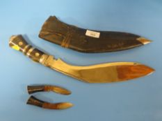 A VINTAGE KUKRI KNIFE
