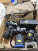 A TRAY OF VINTAGE CAMERAS AND LENSES TO INCLUDE A CANNON EXAMPLE